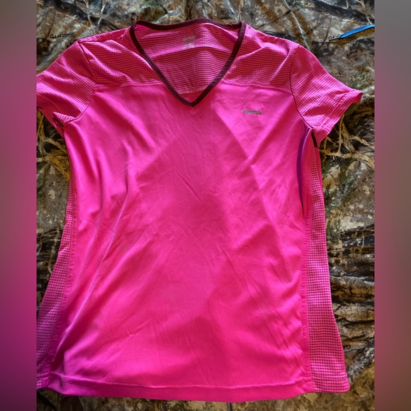 Under Armour - 2 shirts - Picture 4 of 6